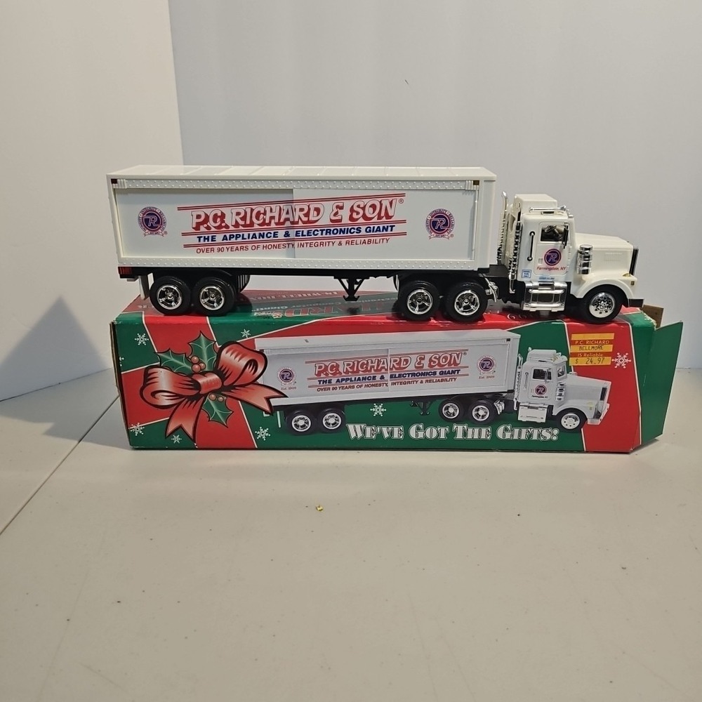 P.C. RICHARD & SON 1999 18-WHEELER FREIGHT TAYLOR MADE TRUCK 1:32 COIN BANK